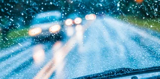 ¿Cuál es el Estado que tiene la tasa de mortalidad por lluvias más alta en las carreteras de los Estados Unidos?